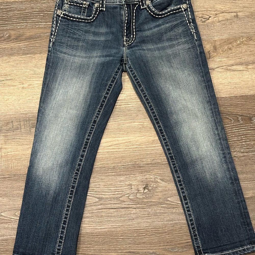 Miss Me Women's Straight Leg Boyfriend Capri Jeans in Faded Blue